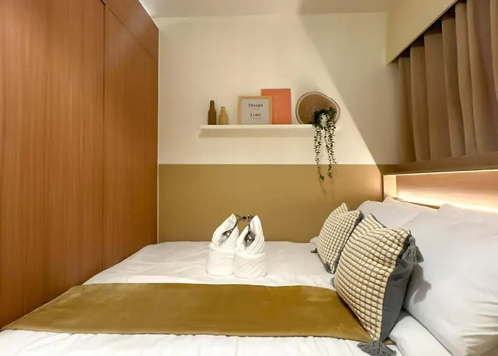 Red Staycation Hub Wifi Netflix Red Res 1002 Manila