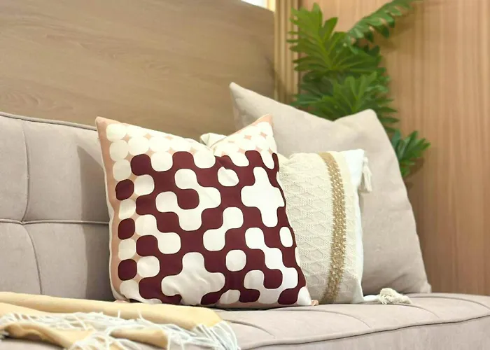 Apartment Red Staycation Hub Wifi Netflix Red Res 1002