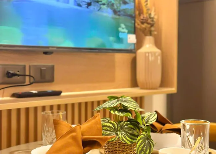 Apartment Red Staycation Hub Wifi Netflix Red Res 1002