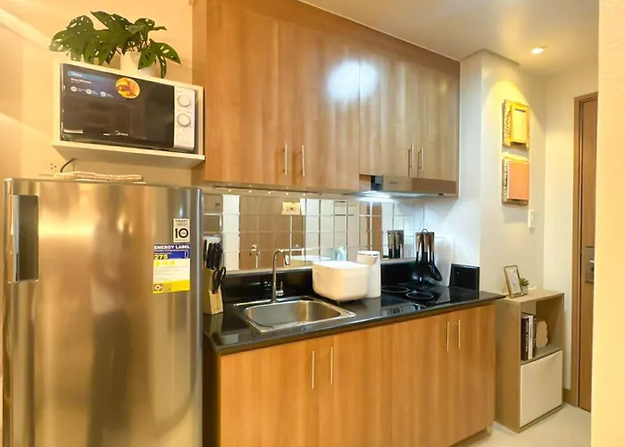 Apartment Red Staycation Hub Wifi Netflix Red Res 1002