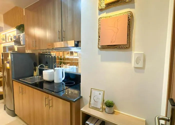 Apartment Red Staycation Hub Wifi Netflix Red Res 1002